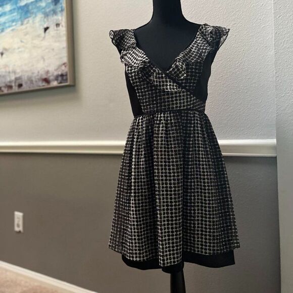 NWT BCBGeneration Black & White  Sun Dress size 6 - Picture 1 of 15